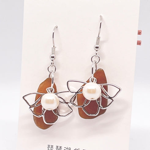 琵琶湖グラス 花びらチャーム&フェイクパールピアス